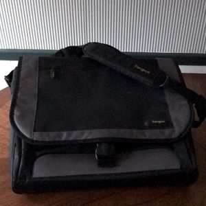 Targus black polyester laptop briefcase